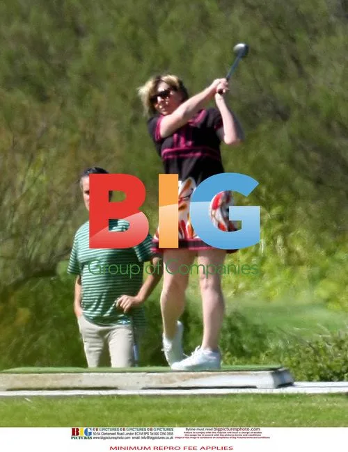 Fern Britton and Phil Vickery play golf