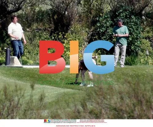 Fern Britton and Phil Vickery playing golf