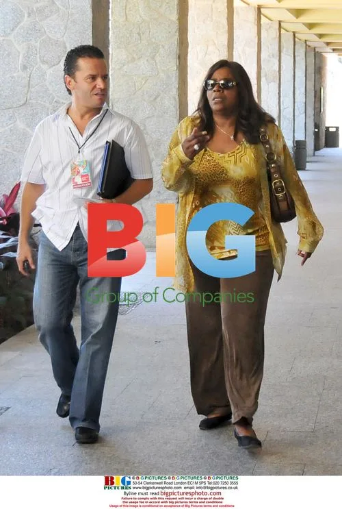 Gloria Gaynor rides golf cart in Acapulco