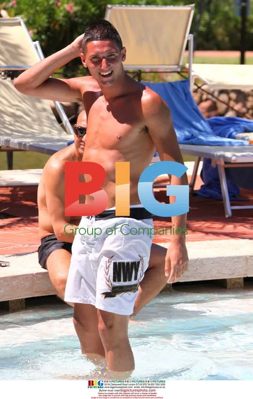 Man Utd players relax in Sardinia