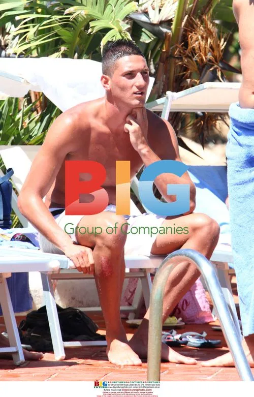 Man Utd players relax poolside in Sardinia