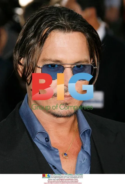 Johnny Depp attends 'Public Enemies' premiere