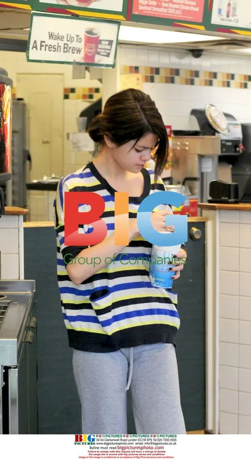 Selena Gomez Grabs Subway Sandwich