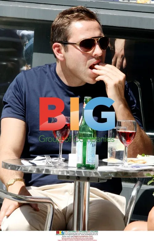 David Walliams has wine with mystery girl