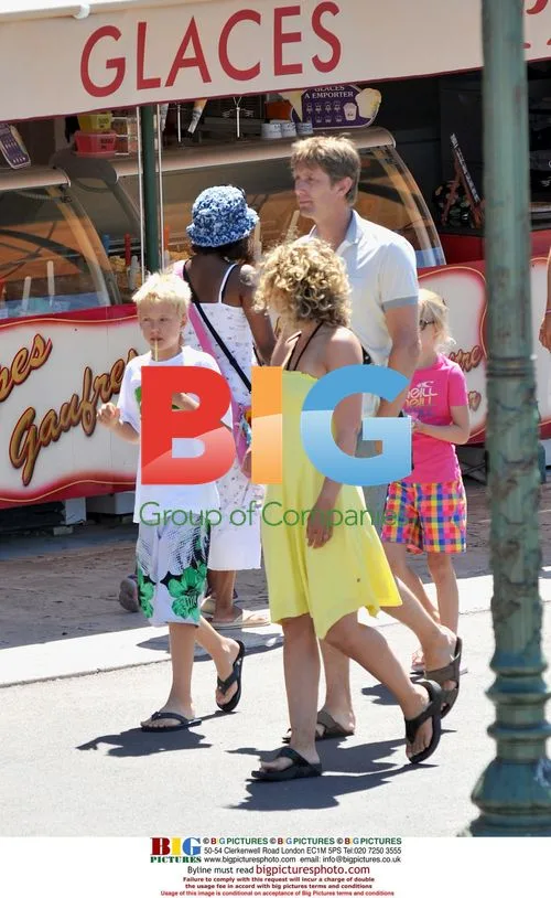 Edwin van der Sar strolling in Saint Tropez