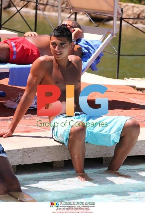 Man Utd players relax on Sardinia holiday