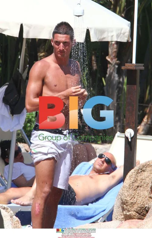 Manchester United players relax poolside in Sardinia