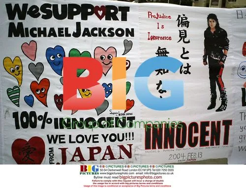 Fans Support Michael Jackson at Court