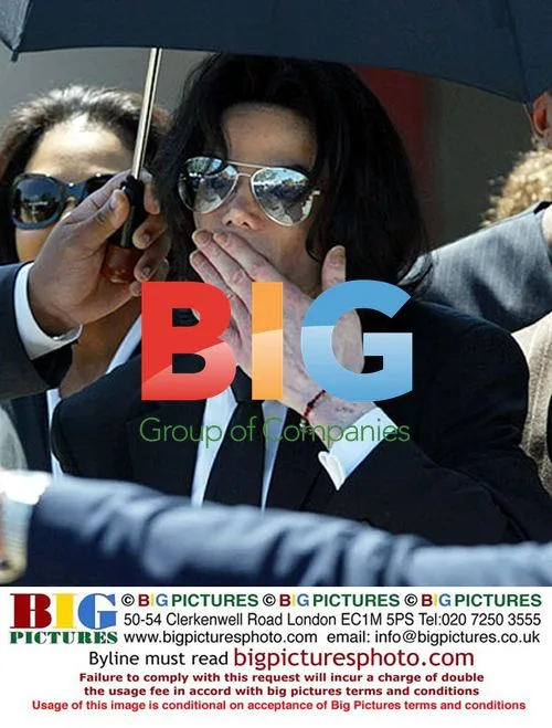 Michael Jackson Leaves Courthouse