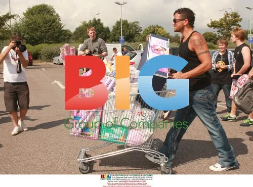 Peter Andre shops at Toys R Us
