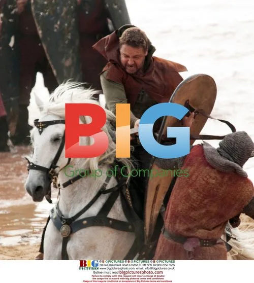 Russell Crowe films new Robin Hood movie