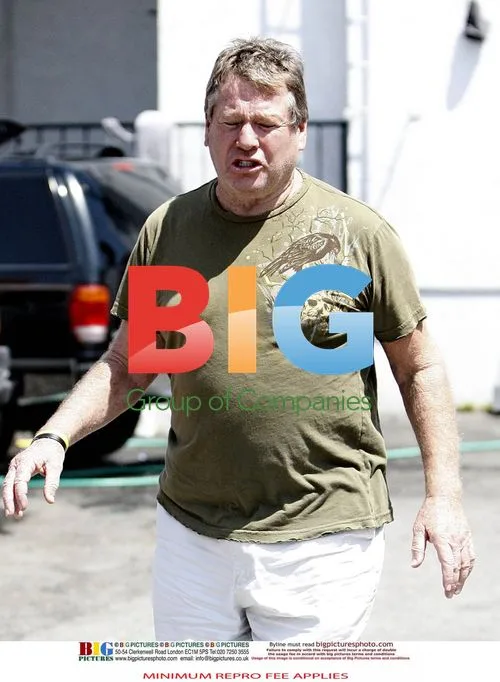 Ryan O'Neal takes break from Farrah Fawcett