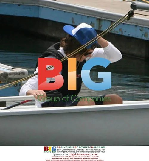 Zac Efron gets sailing lessons