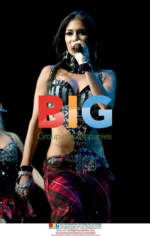 Nicole Scherzinger and Pussycat Dolls perform