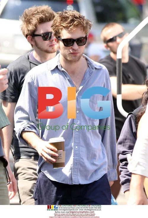 Robert Pattinson & Emilie de Ravin on 'Remember Me' set