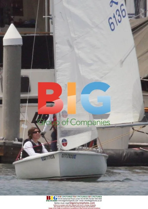 Zac Efron gets sailing lessons