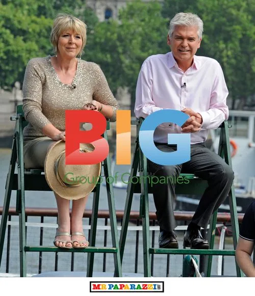 Fern Britton and Philip Schofield in umpire seats