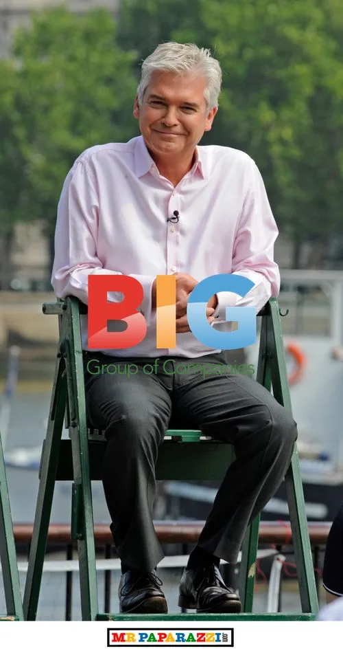 Fern Britton and Philip Schofield laugh in umpire seats