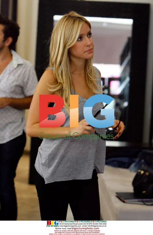 Kristen Cavallari shops for jeans at Paige