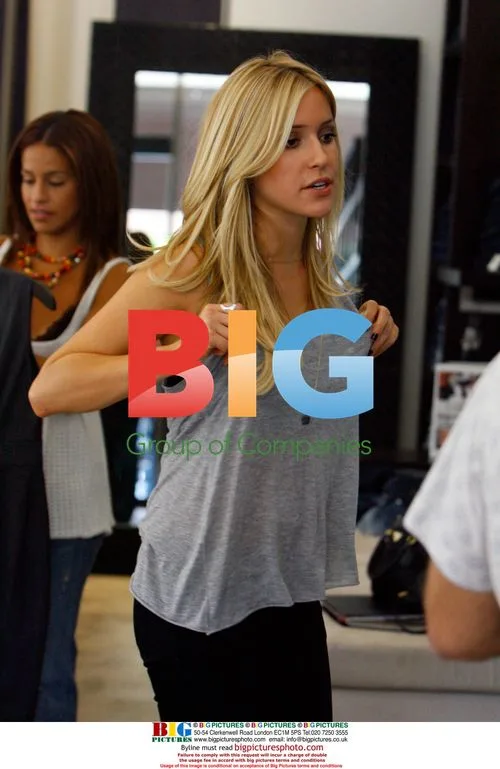 Kristen Cavallari Goes Shopping for Jeans