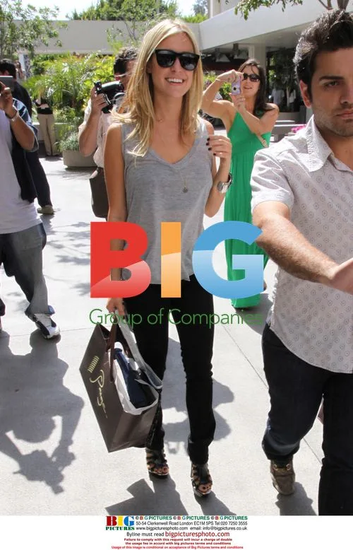 Kristen Cavallari shopping at Paige clothing store