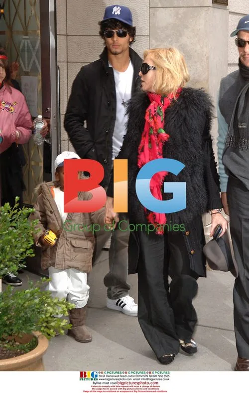 Madonna visits Kabbalah Centre with family
