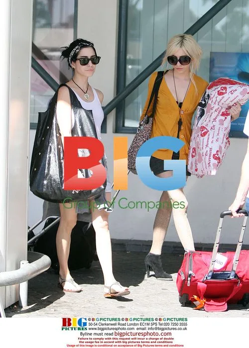 The Veronicas Arrive in Perth, Australia