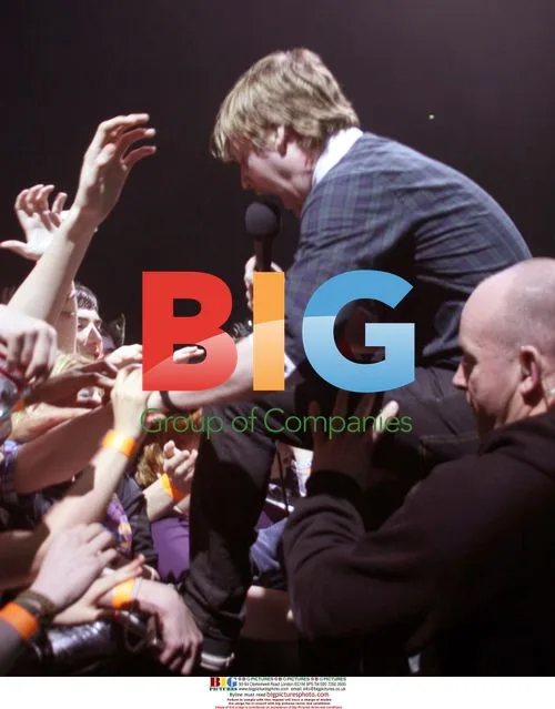 Kaiser Chiefs Live Performance