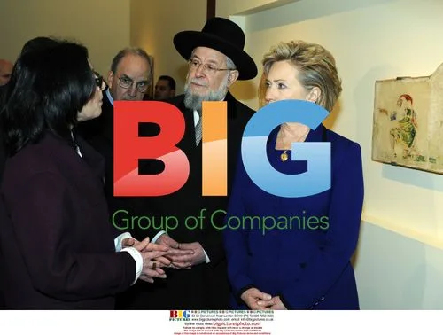 Clinton visits Holocaust Art Museum in Jerusalem