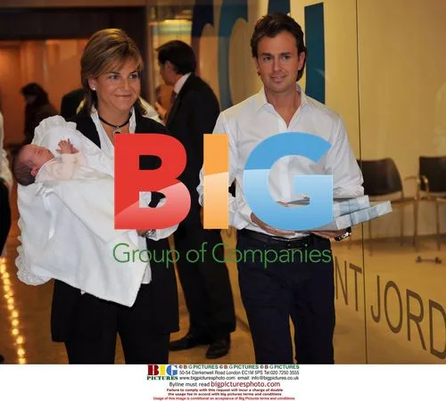 Arantxa Sanchez Vicario introduces newborn