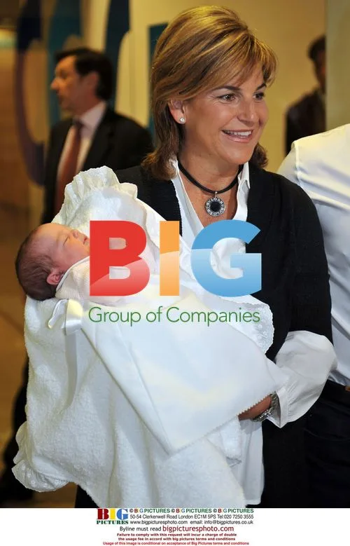Arantxa Sanchez Vicario presents newborn baby