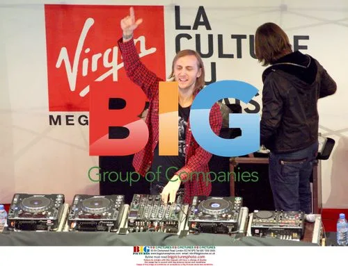 Cathy Guetta Promotes Upcoming Party