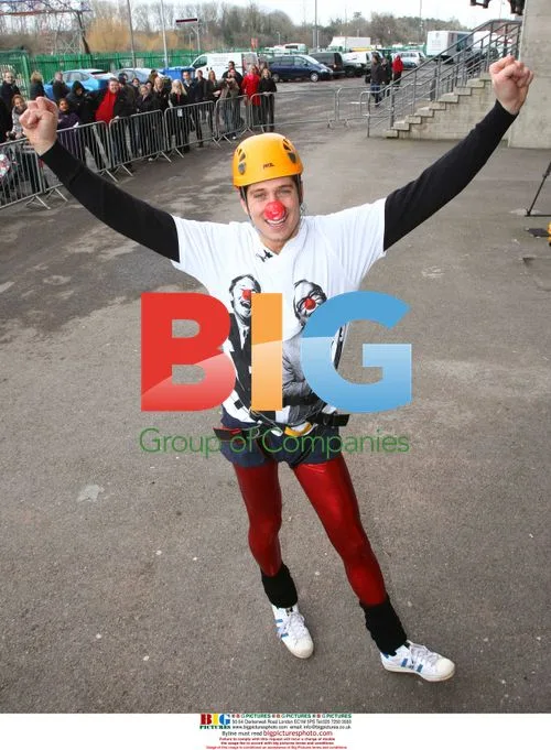 Vernon Kay abseils down Twickenham Stadium for Comic Relief