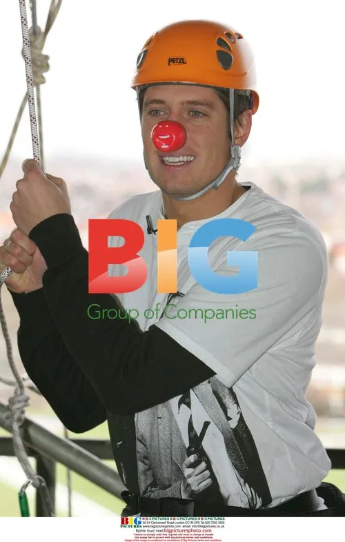 Vernon Kay abseils down Twickenham Stadium for Comic Relief
