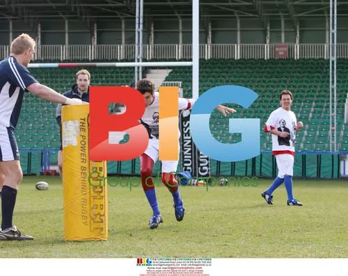 Vernon Kay Plays Rugby for Comic Relief