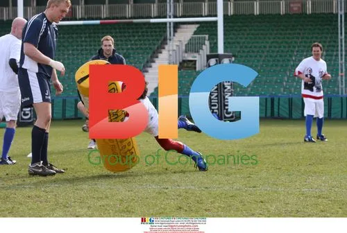 Vernon Kay Learns Rugby for Comic Relief