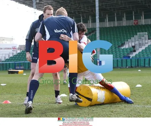 Vernon Kay Plays Rugby for Comic Relief