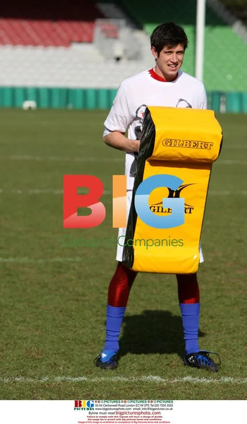 Vernon Kay learns rugby for Comic Relief