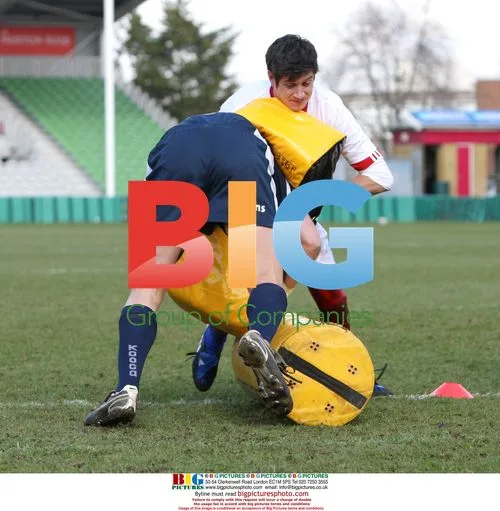 Vernon Kay Plays Rugby for Comic Relief