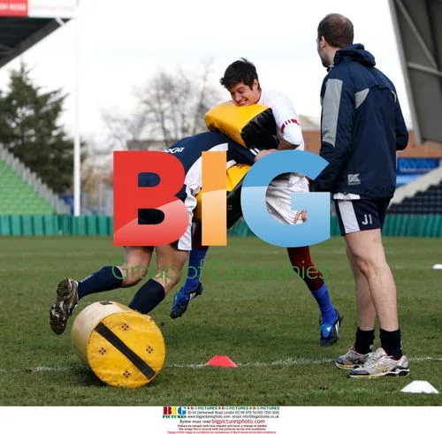 Vernon Kay Learns Rugby for Comic Relief