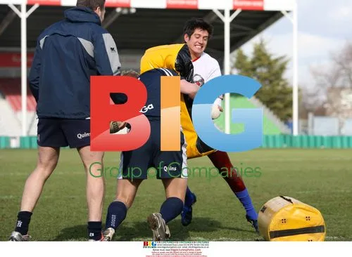 Vernon Kay learns to play rugby