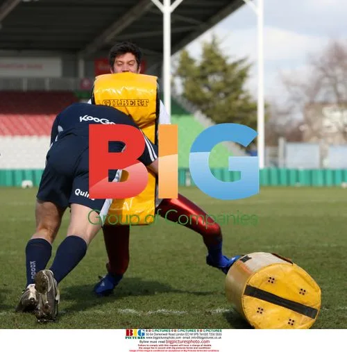 Vernon Kay Learns Rugby for Comic Relief