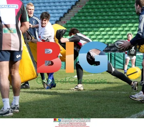 Vernon Kay Plays Rugby for Comic Relief