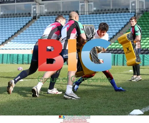 Vernon Kay Learns Rugby for Comic Relief