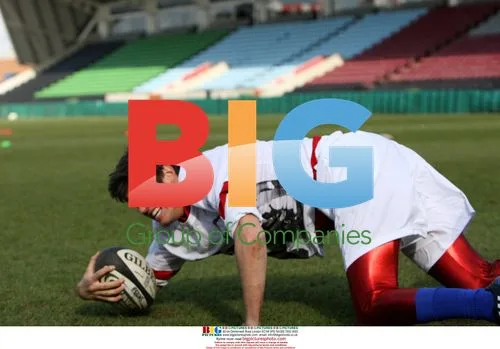 Vernon Kay Plays Rugby for Comic Relief