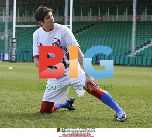Vernon Kay plays rugby for Comic Relief