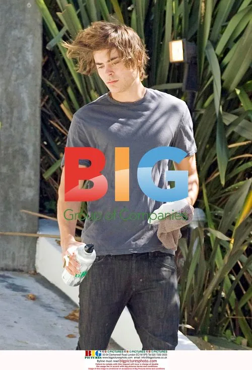 Zac Efron leaves home in LA