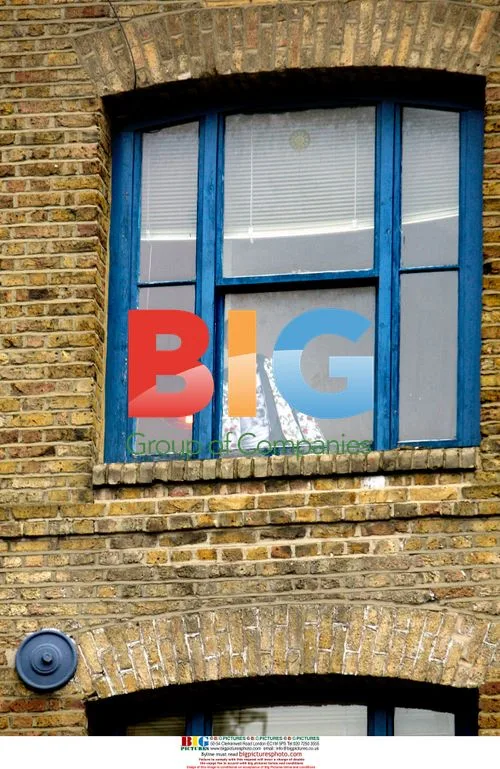 Alfie Allen and Jaime Winstone house hunting in London