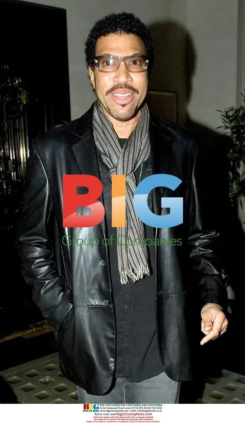 Lionel Ritchie leaving Scotts Restaurant