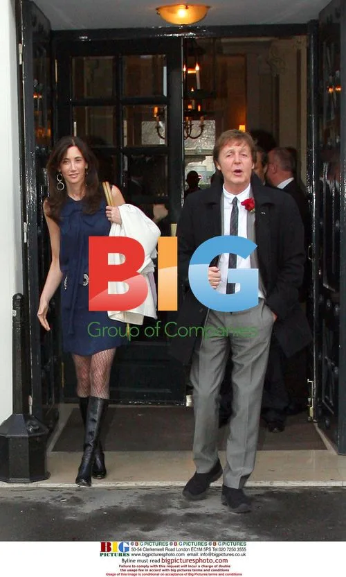 Paul McCartney & Nancy Shevell in Paris